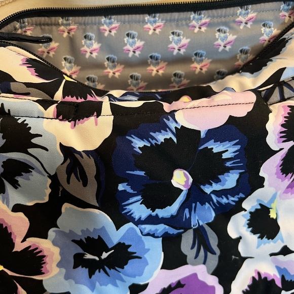 New Vera Bradley cross-body,NWT. Great for spring!Vibrant colors!Don’t miss out! - Picture 7 of 8